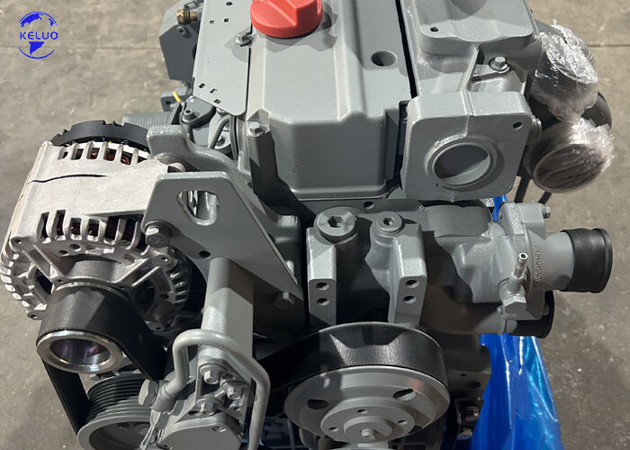 ब्रांड नई BF4M2012C/BF4M2012 इंजन 98kW, 2100 RPM वाइब्रेटरी रोड रोलर्स के लिए।
