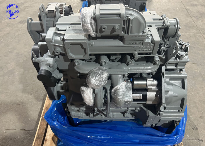 ब्रांड नई BF4M2012C/BF4M2012 इंजन 98kW, 2100 RPM वाइब्रेटरी रोड रोलर्स के लिए।